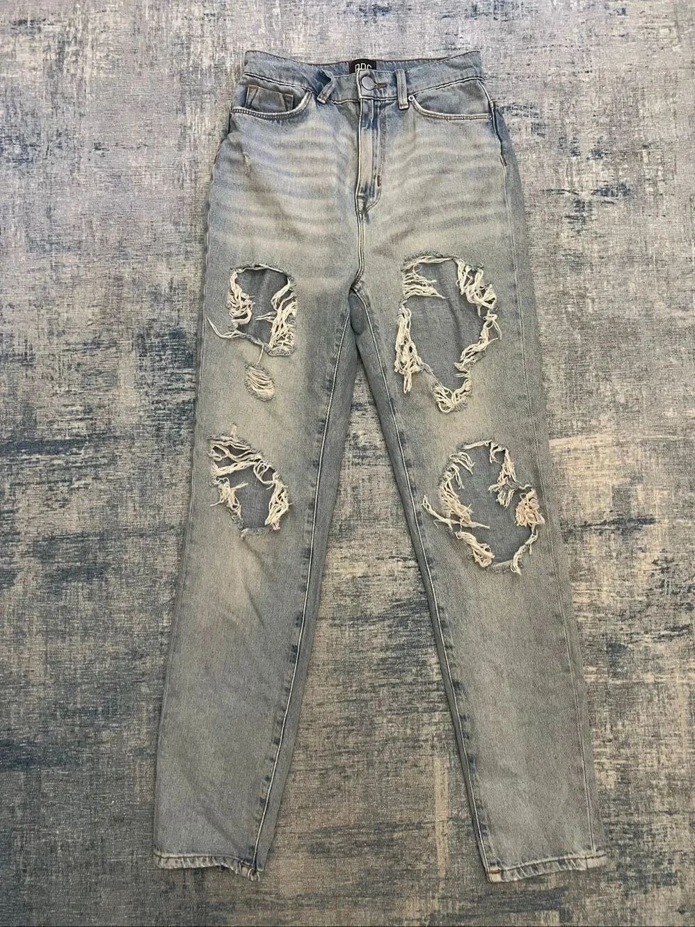 Urban Outfitters BDG Pale Wash High Rise Distressed Blow Out Rip Mom Jeans 25